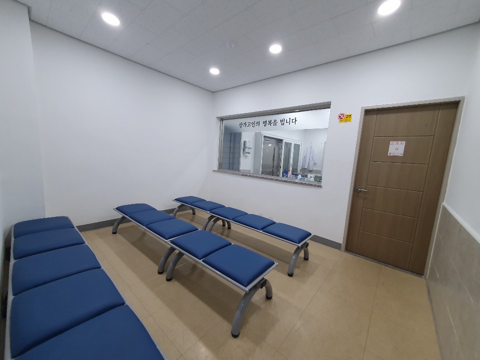 선산 국화원 전문 장례식장 참관실
