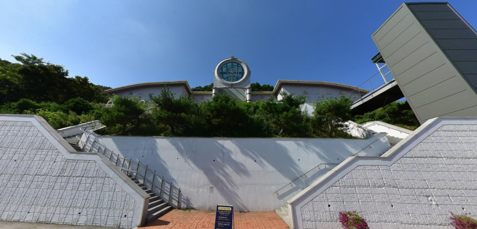 오향중흥교회 봉안당 전경