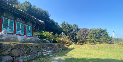 원흥사 납골탑 전경