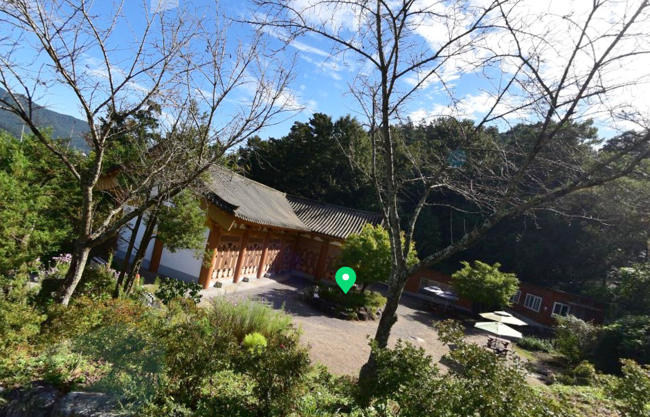 학천사추모관 전경