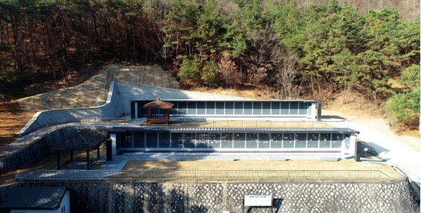 합천군공설봉안담 전경
