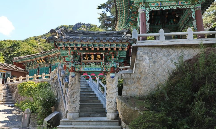 무량사추모관 전경