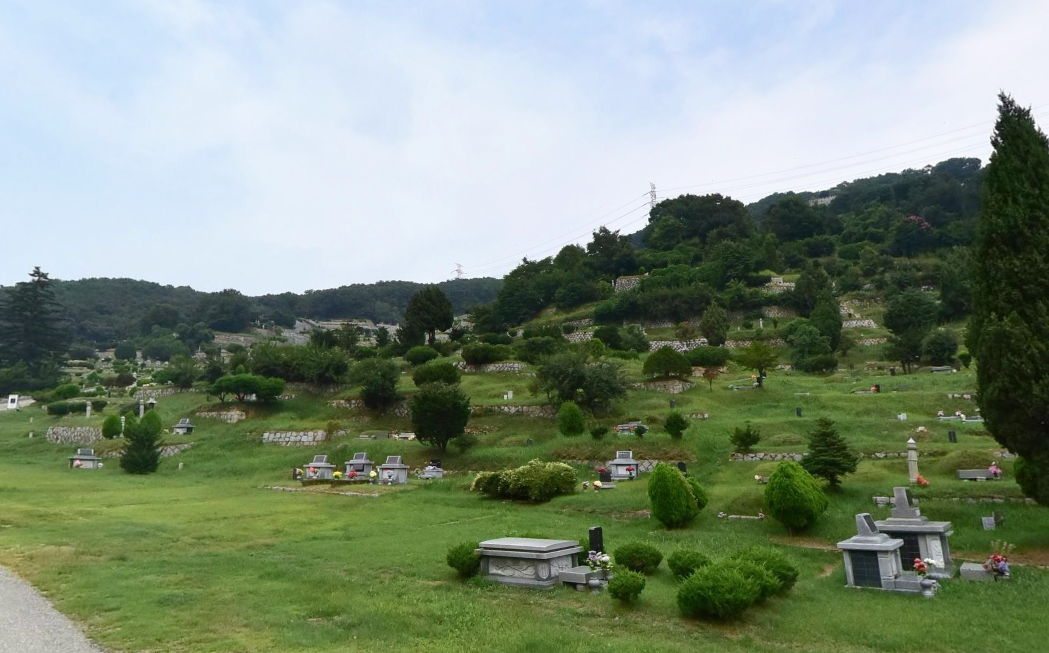 (재)서울공원묘원 봉안담 전경
