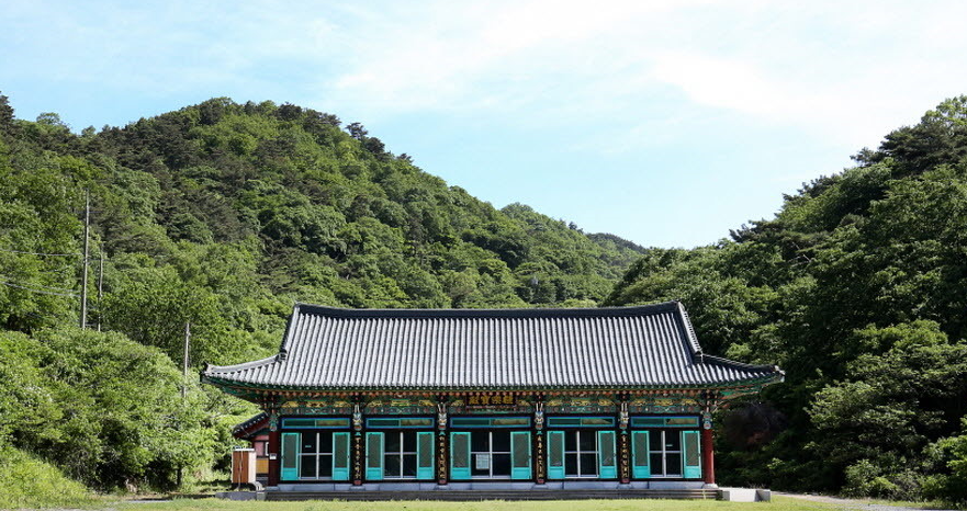 석장사 봉안당 전경